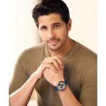 Sidharth Malhotra Instagram – Style that Transcends time 
#MovadoIndia #AlwaysinMotion
Featuring #MovadoBoldFusion 3601139