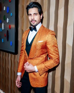 Sidharth Malhotra Instagram - Everywhere together, the One and Only by my side. 🤗

@ooonezaabeel @spheredubai @ooresorts @bottomlinemedia