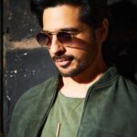 Sidharth Malhotra Instagram - Moods of Kabir Malik. 💪 Styled by: @the.vainglorious Makeup: @rizvan02 Hair: @ali19rizvi Photographer: @kunalgupta91