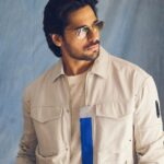 Sidharth Malhotra Instagram - #DilliKaLaunda 😉 Styled by: @the.vainglorious Makeup: @rizvan02 Hair: @aunali._19 Photographer: @trishasarang