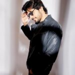 Sidharth Malhotra Instagram - Climate cool, jacket rule. 😎 Styled by: @the.vainglorious Makeup: @rizvan02 Hair: @ali19rizvi Photographer: @mohitvaru