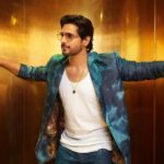 Sidharth Malhotra Instagram - Spilling some Koffee beans over our #SOTY bond. Stay tuned! ☕️ @karanjohar @varundvn Styled by: @ekalakhani Makeup: @rizvan02 Hair: @ali19rizvi