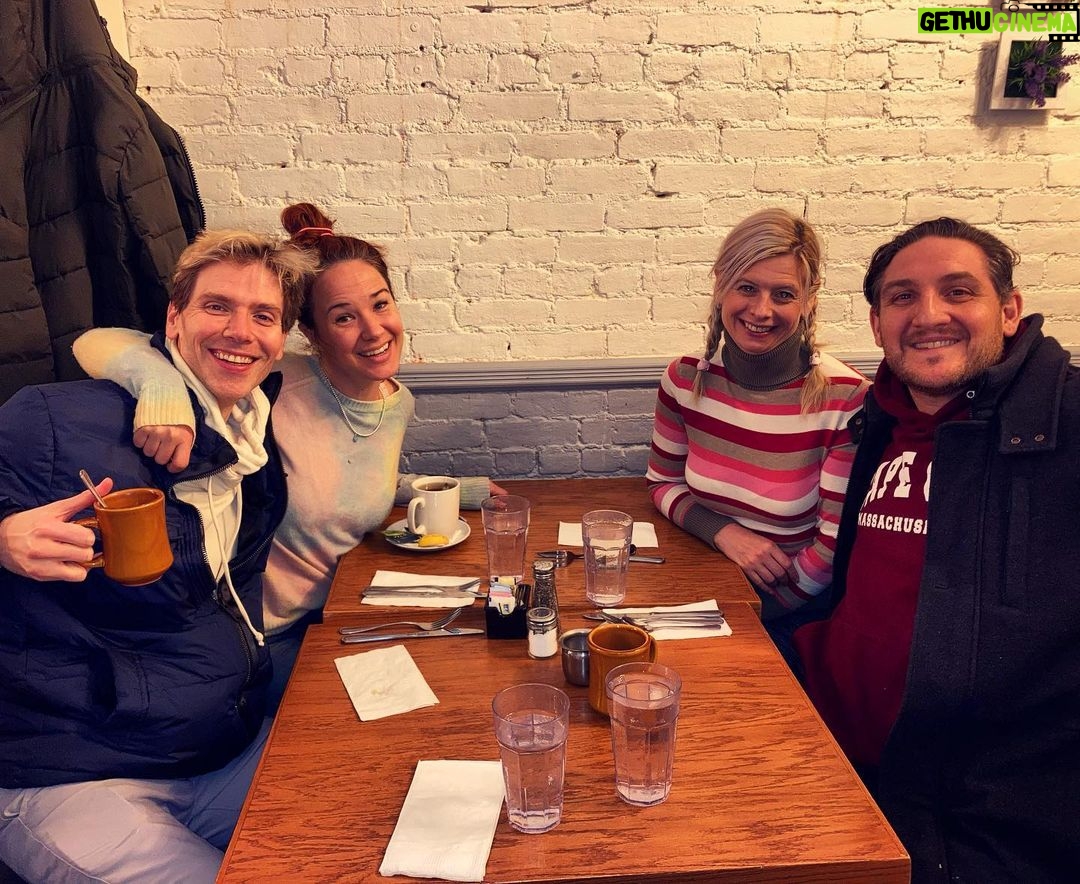 Sierra Boggess Instagram - // La Famiglia ♥️🎊🇮🇹// #family #familytime #♥️ #bellavita #insieme #love Upper West Side,New York City