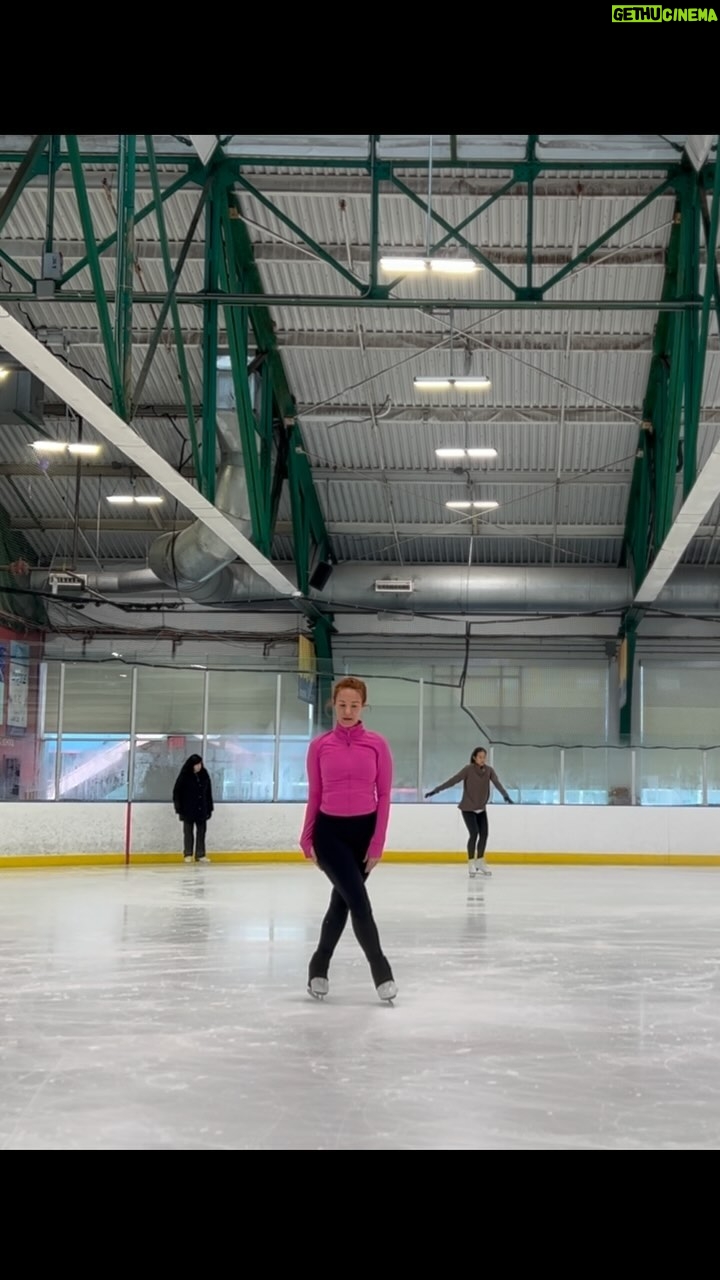 Sierra Boggess Instagram - I’ll always find a way back to the ice 🧊⛸️ #iceskating #figureskater #broadway #cantstopwontstop #ontheedge Manhattan, New York