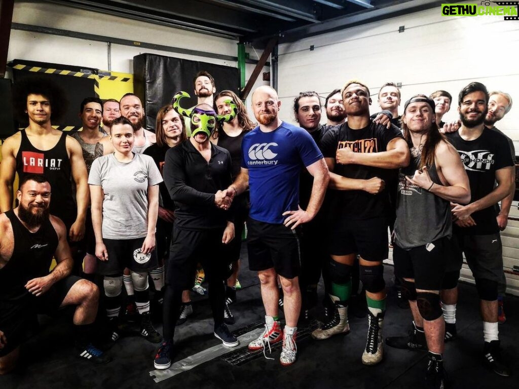 Simon Musk Instagram - A genuine pleasure to teach at the Catch 22 Pro Wrestling school down in Gravesend tonight. The entire class smashed it! Thank you for having me there. #wwe #ligero #wrestling #seminar #nxtuk #professionalathlete