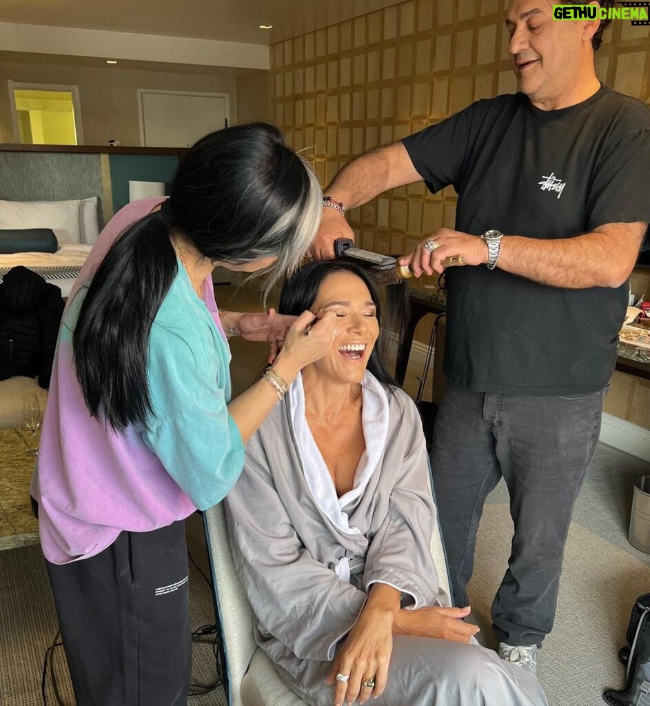 Simone Kessell Instagram - It takes a village of wonderfully talented people to get red carpet ready for a premiere! Thank you to my dream team @dendoll 💚 for the prettiest make up and being my calm in the storm @giocampora for insisting I go with the pony. @highheelprncess for saying ‘ Go big or go home. @georgeschakraofficial for my dream dress @retrouvai @effyjewelry @walters_faith for my sparkles ✨ #yellowjackets @yellowjackets @simonekessell @showtime