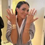 Simone Kessell Instagram - It takes a village of wonderfully talented people to get red carpet ready for a premiere! Thank you to my dream team @dendoll 💚 for the prettiest make up and being my calm in the storm @giocampora for insisting I go with the pony. @highheelprncess for saying ‘ Go big or go home. @georgeschakraofficial for my dream dress @retrouvai @effyjewelry @walters_faith for my sparkles ✨ #yellowjackets @yellowjackets @simonekessell @showtime