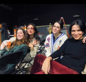 Simone Kessell Instagram - Happy season finale 🐝#yellowjackets with our doppelgängers oh how I  L💜VE these 3 x