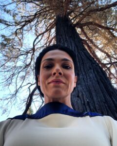 Simone Kessell Instagram - I took this photo on day 1 of filming @obiwankenobi I felt incredibly proud to be playing such an iconic character in a universe I was only just learning about. I had auditioned 4 times over 6 months to get the part and had flown around the world to be standing here on set with the brilliant and supportive director #deborahchow and my new little bestie @vivienlyrablair 💕 If you had told this little Māori girl from New Zealand /Aotearoa that one day you would get to play the Queen of Alderaan in #starwars I would never have believed you. Hard work pays off. Grateful that I can finally share all these behind the scenes from working on such a monumental show with an abundance of talented cast and crew. Amen 🙏🏽#brehaorgana #obiwankenobi @disneyplus @lucasfilm @carmencubacasts Lake Arrowhead, California