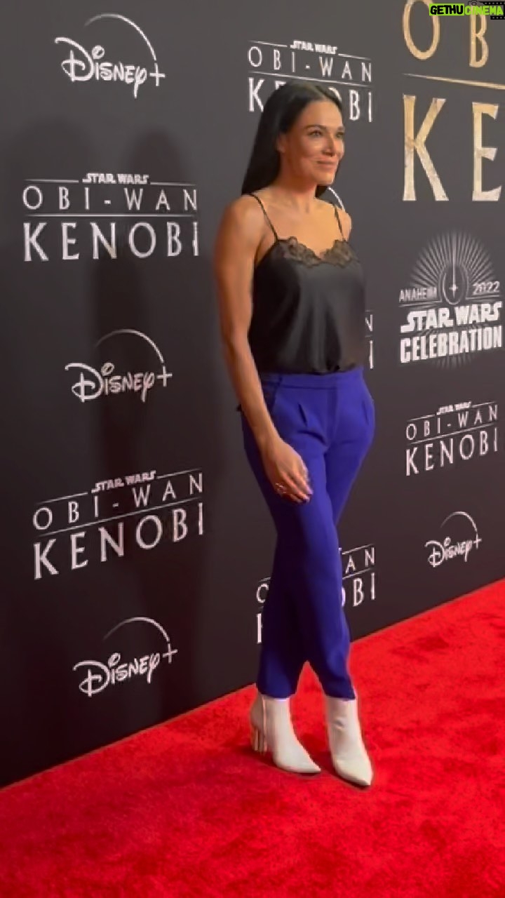Simone Kessell Instagram - What an incredible night with incredible fans - The world premiere well surprise screening all very low key and secret for #starwarscelebration2022 #brehaorgana #obiwankenobi #simonekessell