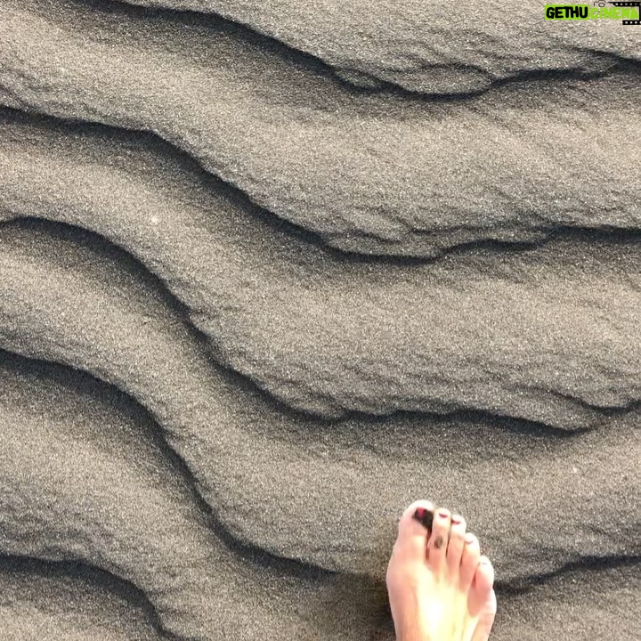 Simone Kessell Instagram - Isnβt she beautiful Mother Nature π Take the time to walk bare feet, take the time to be in nature, take the time to be kind and care about what really matters ππ½β₯οΈ #happyearthday #aotearoa #newzealand