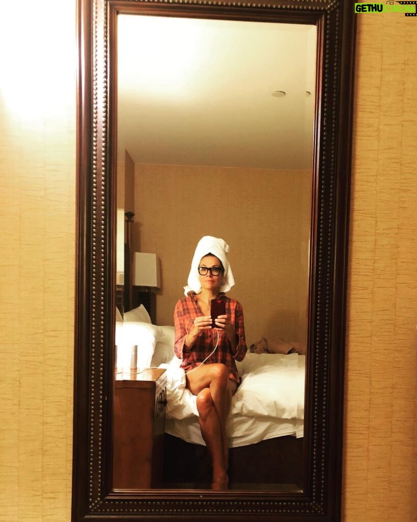 Simone Kessell Instagram - Hotel life 🙃
