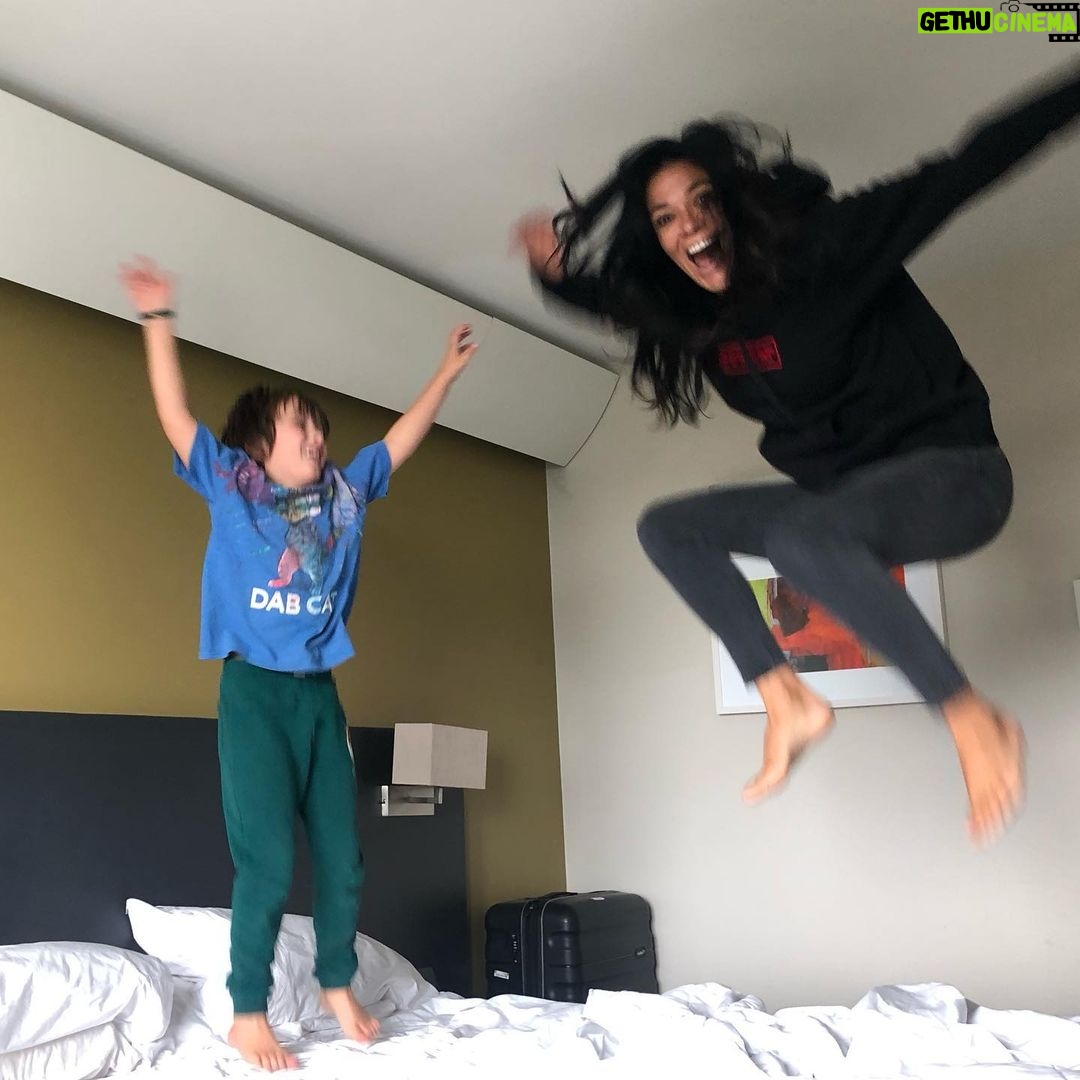 Simone Kessell Instagram - How’s quarantine going? Day 9 🤪 Aotearoa
