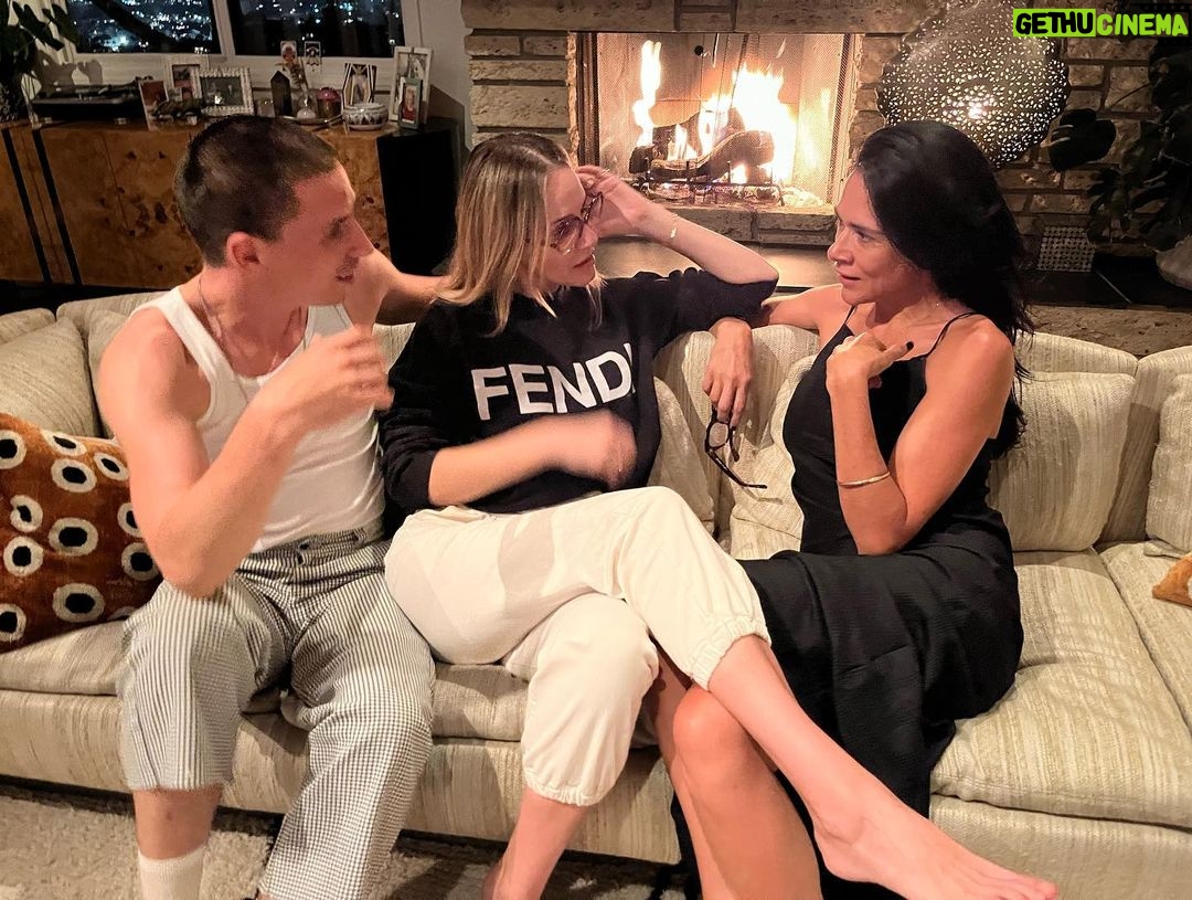 Simone Kessell Instagram - My LA Family 💫 Malibu, California