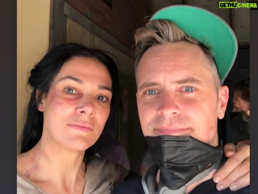 Simone Kessell Instagram - Blackbeards 🏴☠️Mum or maybe more bar wench…#ourflagmeansdeath @ourflaghbomax @taikawaititi