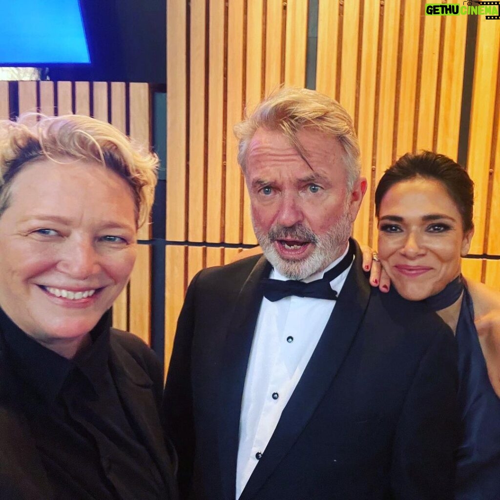 Simone Kessell Instagram - Fabulous night celebrating our film and television industry #aactasawards #aactas2021 🏆with my mates @samneilltheprop @sarahlwalker @_daniellecormack_ @nashedgerton @taikawaititi Thank you @gingerandsmart for helping me ooze elegance ( according to the telegraph 🤣) in my very sexy dress 💋