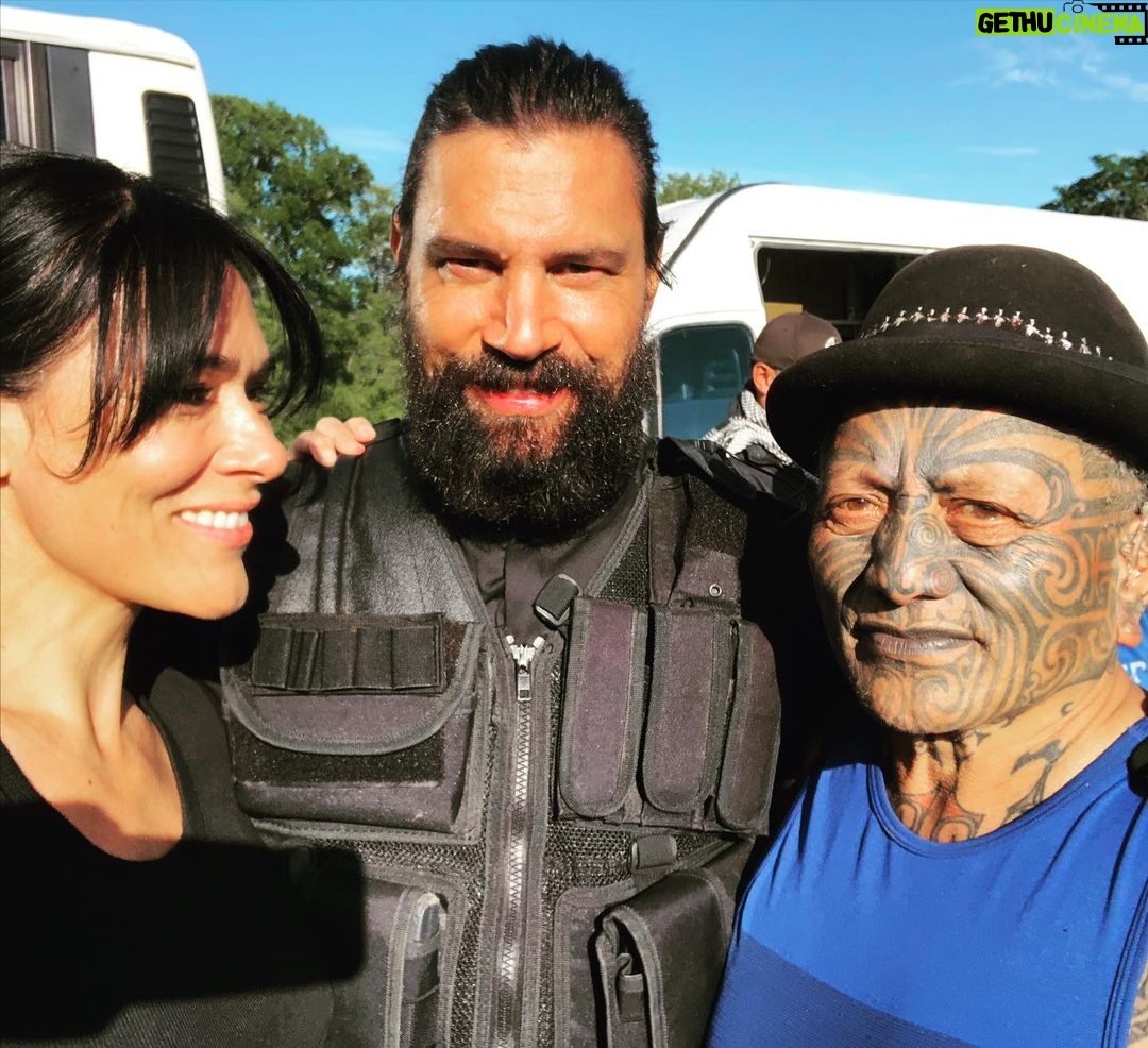 Simone Kessell Instagram - Tihei mauri Ora ✊🏽80% Māori cast and crew. Māori story telling by māori ( Cliff is not grumpy that’s just his face 🤣) Ruatoki, New Zealand