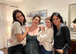 Simone Kessell Instagram - Lottie 🖤s Shauna With the best 🫶🏽@msmelanielynskey @courtneyeaton @sophie__nelisse @shoyellowjackets