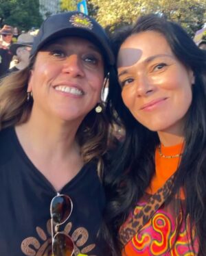 Simone Kessell Instagram - YES 🙌🏽 #yes23 let’s stand in solidarity to champion the indigenous voice 🙌🏽Thank you @rachelperkinsau ( you were incredible yesterday) this is long overdue Australia @yes23au ❤️💛🖤 @yestothevoice.au 🙏🏽