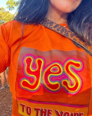 Simone Kessell Instagram - YES 🙌🏽 #yes23 let’s stand in solidarity to champion the indigenous voice 🙌🏽Thank you @rachelperkinsau ( you were incredible yesterday) this is long overdue Australia @yes23au ❤️💛🖤 @yestothevoice.au 🙏🏽