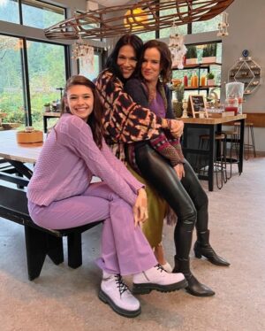 Simone Kessell Instagram - Ep 5💥More chaos, more unraveling, more caftan’s - This one is my fav 🙏🏽 designed by my beautiful & talented friend @kirrilyjohnston styled/ compiled by our brilliant costume designer @amyparris 💜@yellowjackets @showtime @huskofficial