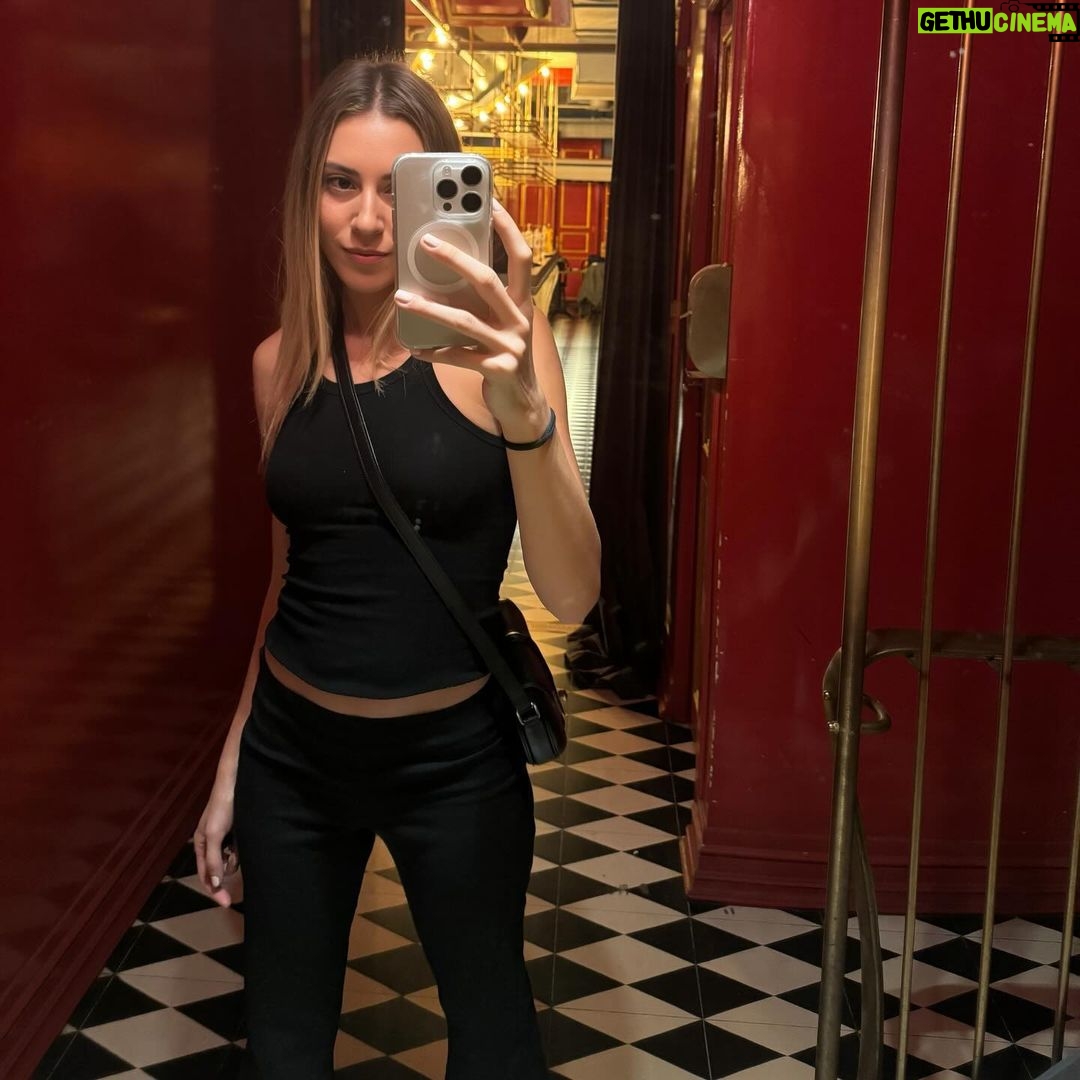 Sinem Kobal Instagram - 🎲💌cheri cheri lady