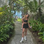 Sinem Kobal Instagram - 🌸🐣🦋