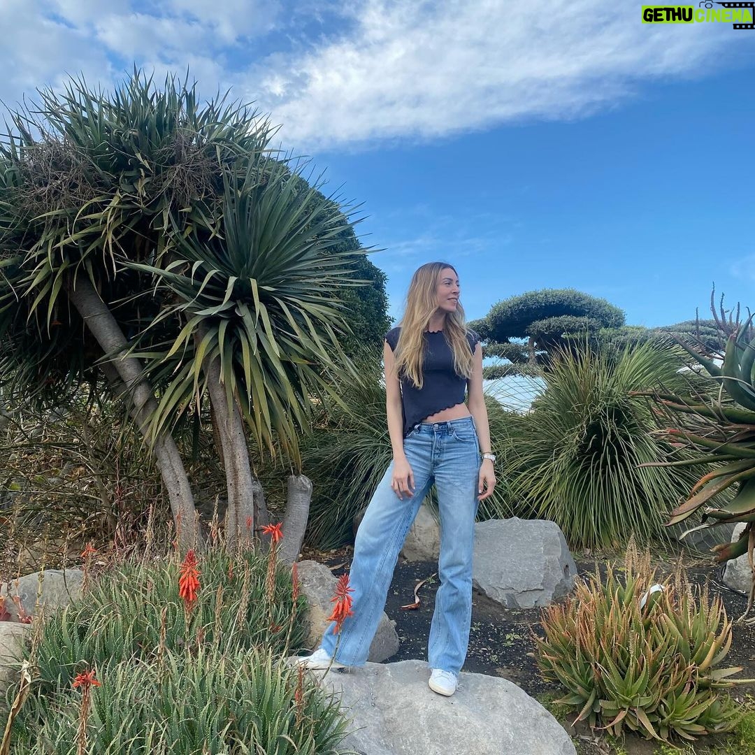 Sinem Kobal Instagram - Galerimde gezelim biraz 🐞🫠