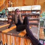 Sinem Kobal Instagram - Galerimde gezelim biraz 🐞🫠