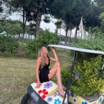 Sinem Kobal Instagram - Galerimde gezelim biraz 🐞🫠