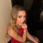 Sinem Kobal Instagram - About the night 🌹 #womensupportwomen❤️ 🤘 Thanks to my team 🫶 Styling @asligularslanalp Glam team @melisilkkilic @mutluahmet.sinan 🌹 🫶 #reklam