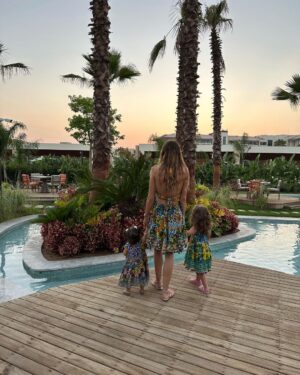 Sinem Kobal Instagram - Yaz 🌸🫠♥️ sürprizli 🥰 #ailealbümü