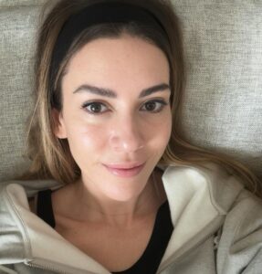 Sinem Kobal Instagram - 🌻 öyle