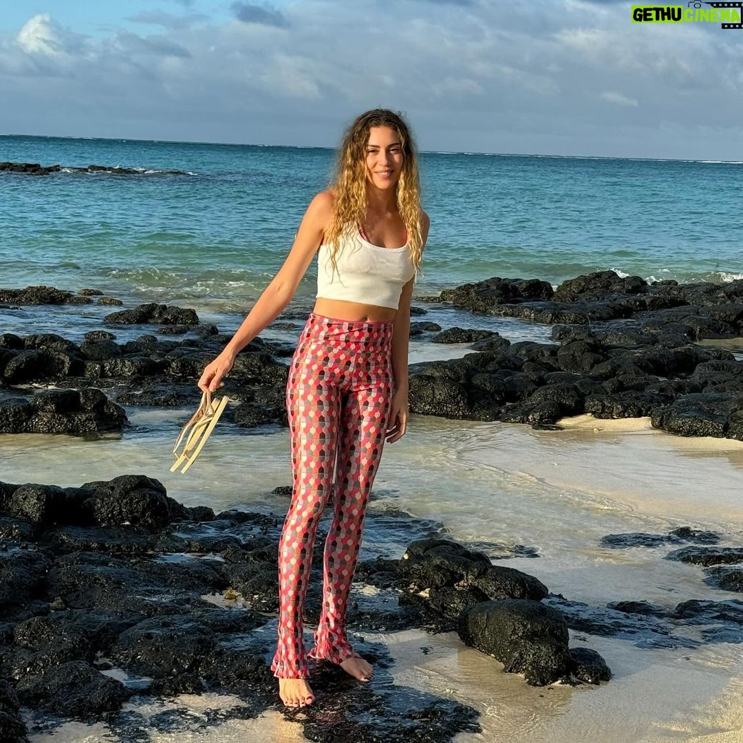 Sinem Kobal Instagram - YalΔ±n ayak β€οΈπ ben πππππ