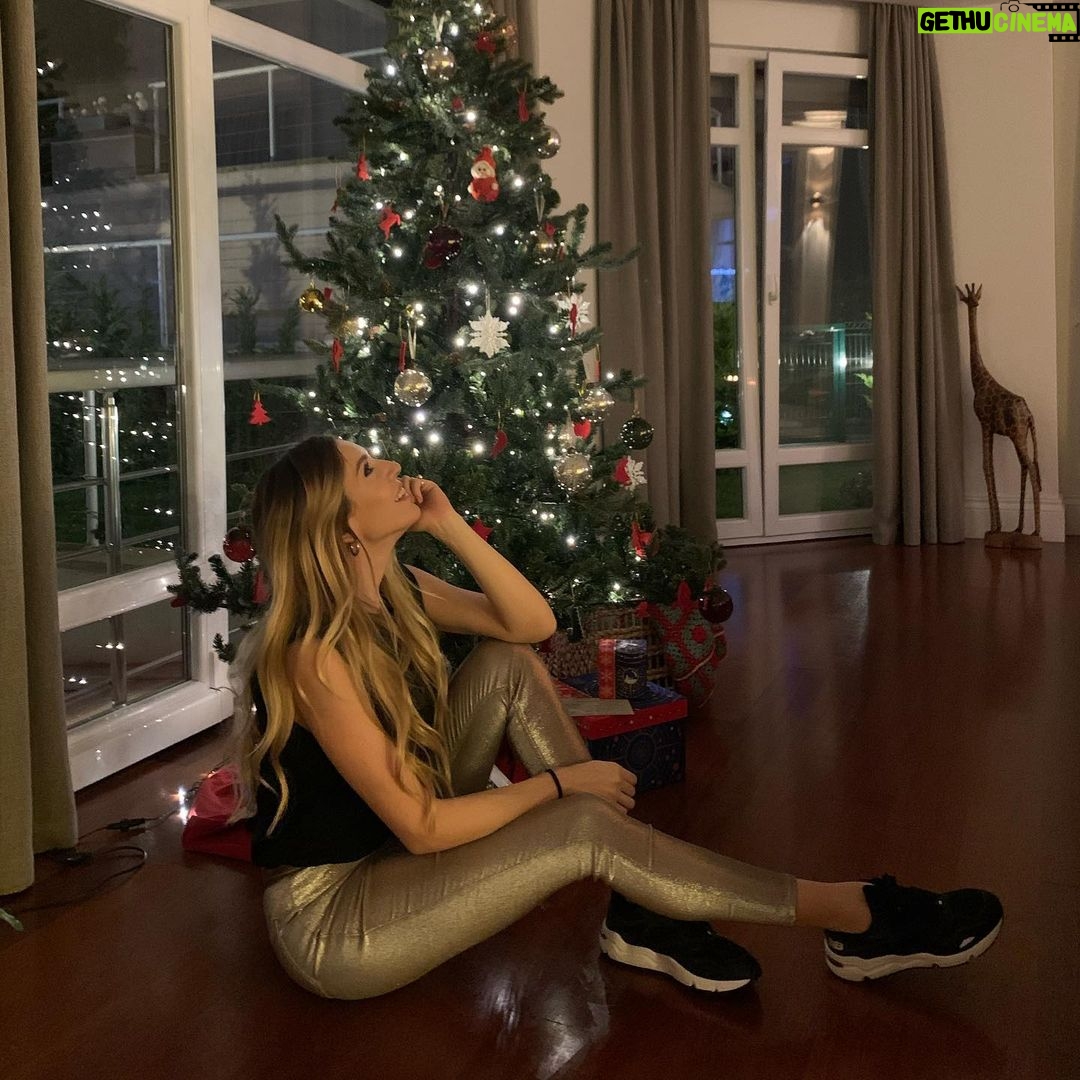 Sinem Kobal - 315K Likes - 🌲✨