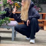 Sinem Kobal Instagram - Lalin uyurken ❣️👧🐶 mom&brother #1.hafta