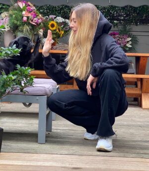 Sinem Kobal Instagram - Lalin uyurken ❣️👧🐶 mom&brother #1.hafta