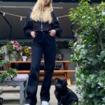 Sinem Kobal Instagram - Lalin uyurken ❣️👧🐶 mom&brother #1.hafta