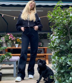 Sinem Kobal Instagram - Lalin uyurken ❣️👧🐶 mom&brother #1.hafta