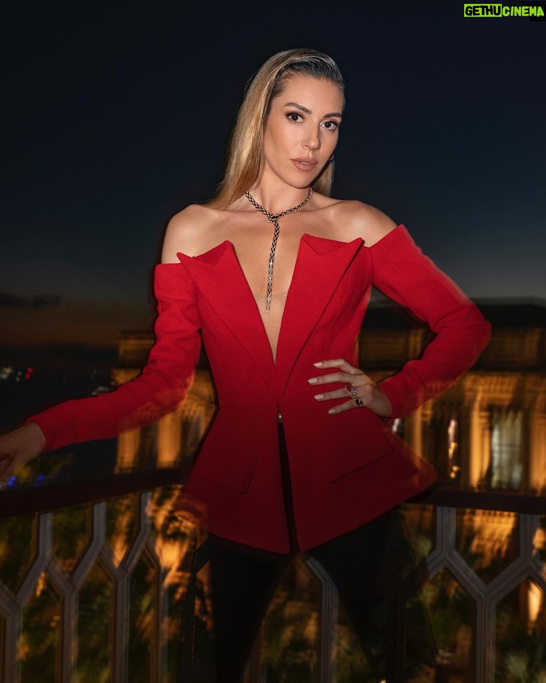 Sinem Kobal Instagram - Happy 35th β¨π«π @marieclairetr Thanks to my team β¨ Photo @cemtalu Styling @asligularslanalp Glam team @hamiyetakpinar @feritbelli Home @cpkempinski Jewelry @bulgari Look @balmain Family id @gulbaharkarakus Family @beymen @lappartistanbul #reklam