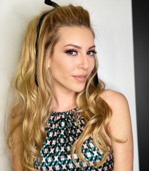 Sinem Kobal Instagram - 70’s 🍩🥳