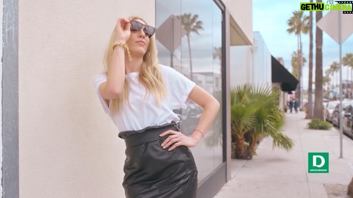 Sinem Kobal Instagram - 💫Deichmann X Sinem Kobal 💫 reklam filmimiz yayında 🥳 Şahane bir koleksiyonla şahane bir yaz geçirmeniz dileğimle .. Emeği geçen herkese sonsuz teşekkürler.. @deichmann_tr #ayakkabıtutkum #deichmann