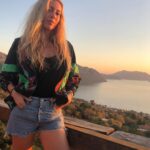 Sinem Kobal Instagram - Geçtiğimiz yaz 🧡