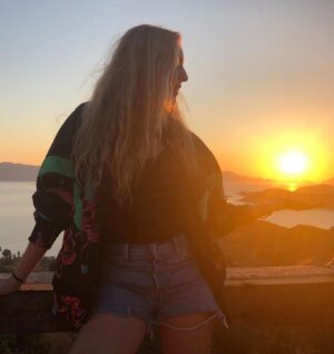 Sinem Kobal Instagram - Geçtiğimiz yaz 🧡