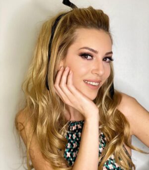 Sinem Kobal Instagram - 70’s 🍩🥳