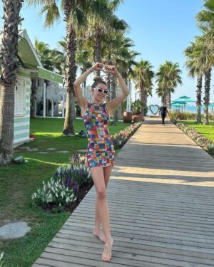 Sinem Kobal Instagram - Yaz 🌸🫠♥️ sürprizli 🥰 #ailealbümü