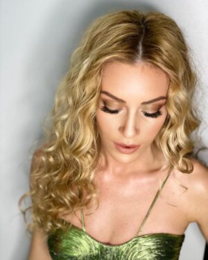 Sinem Kobal Instagram - Kıvırcıkkk 🐛