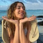 Sinem Kobal Instagram - Yalın ayak ❤️🌈 ben 💃💃💃💃😋