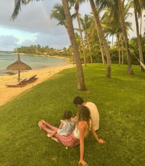 Sinem Kobal Instagram - Mauritius 🌴 sürprizli 💌 #ailealbümü
