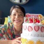 Siraphan Wattanajinda Instagram - ขอบคุณ @netflixth มากๆนะคะที่ส่งของมาอวยพรวันเกิดให้นุ่น 🥰🙏 . ปล. โปรดมาชม One for the road ที่ Netflix กันนะคะ ของเค้าดีจริงจริงงงงงงง 🤟😊
